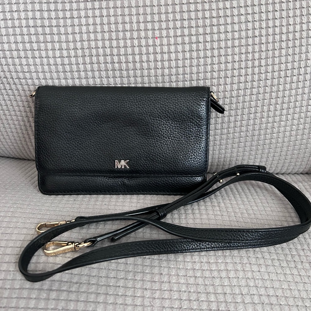 Michael kors pebble crossbody wallet